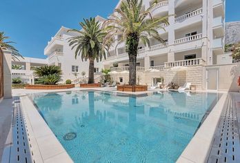 Hotel, Laurentum