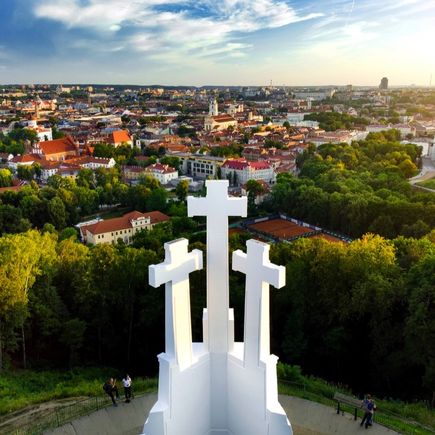 Drei Kreuze Denkmal mit Blick auf Vilnius
