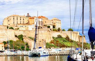 Hafen in Korsika