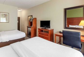 Hotel, Comfort Inn & Suites Thousand Islands Harbour District
