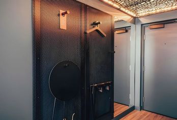 Hotel, Hotel Ax