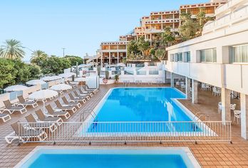 Hotel, Fergus Cactus Garden