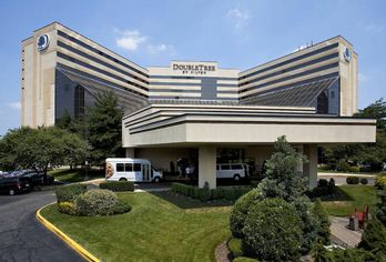 Hotel, DoubleTree by Hilton Hotel Newark Airport