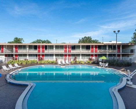 Ramada by Wyndham Kissimmee Gateway-2