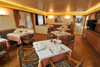 Hotel, Hotel Cristallo
