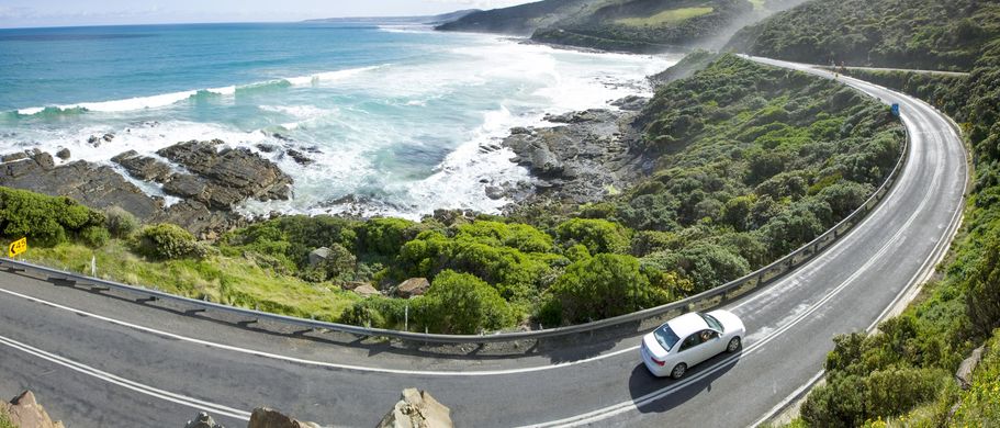 Camper Australien Urlaub Reisen Panorama der Great Ocean Road am Meer