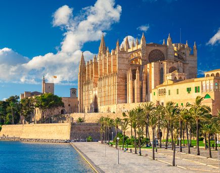 Hafen Palma mit Blick auf die Kathedrale