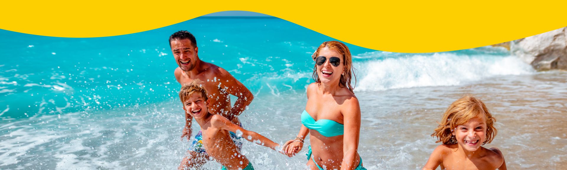FAmilie am Strand im Meer