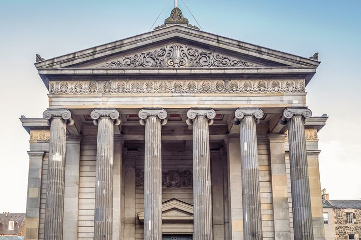 Fassade des Surgeons Hall Museums in Edinburgh.