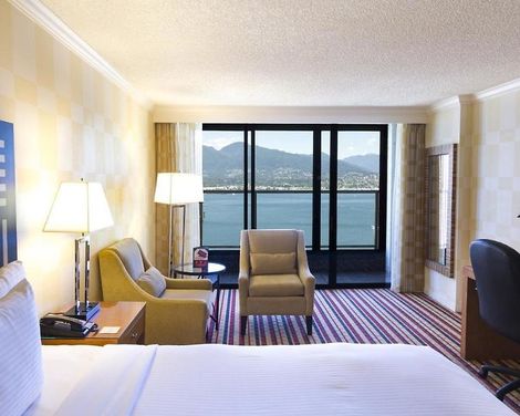 Pinnacle Hotel Vancouver Harbourfront-4