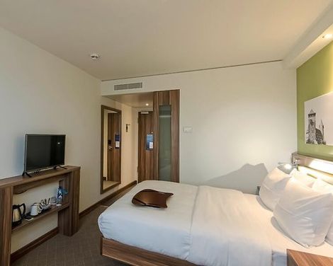 Hampton by Hilton Hamburg City Centre-3