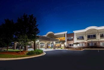 Hotel, Days Inn & Suites by Wyndham Rochester Hills MI