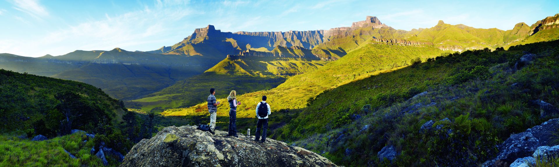 Menschen In Südafrika auf einem Felsen