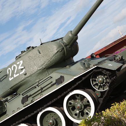 Nahaufnahme eines Teils eines historischen Panzers.