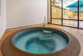 Hotel, La Quinta Inn & Suites by Wyndham Seattle Sea-Tac Airport