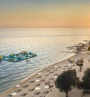 Maistra Select Amarin Resort