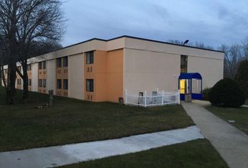 Hotel, SureStay Plus Hotel by Best Western Smithfield