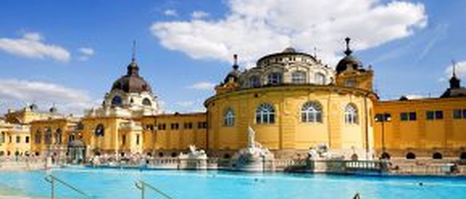 Verpassen Sie nicht einen Besuch im Széchenyi Thermalbad. 