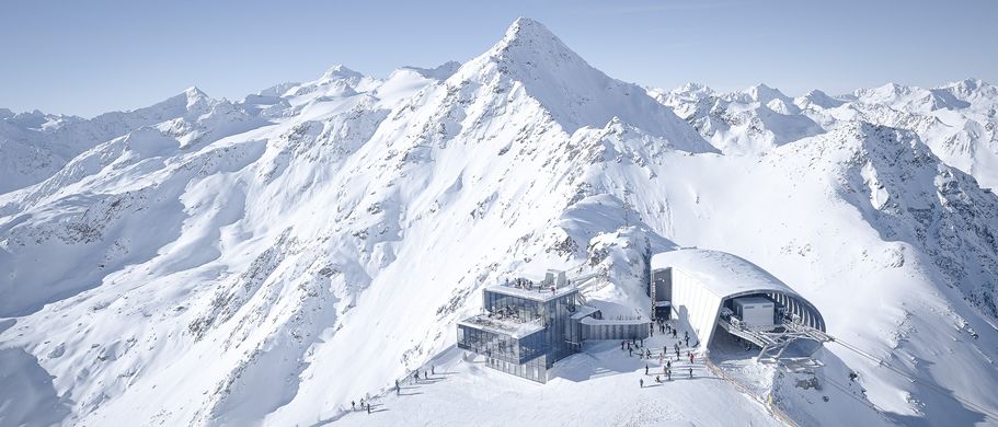 Hoch oben am Gaislachkogl steht das ice Q, bekannt von 007 