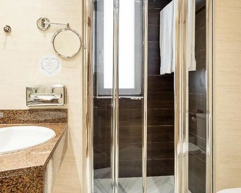 Hotel ILUNION Les Corts-4