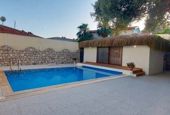 Hotel, White Otel