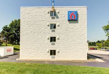 Hotel, Motel 6 Portland ME