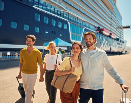 Zwei Paare vor Mein Schiff 