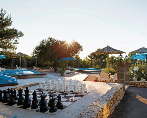 Waterman Beach Village camp & glamping-1