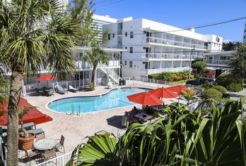 Hotel, Collins