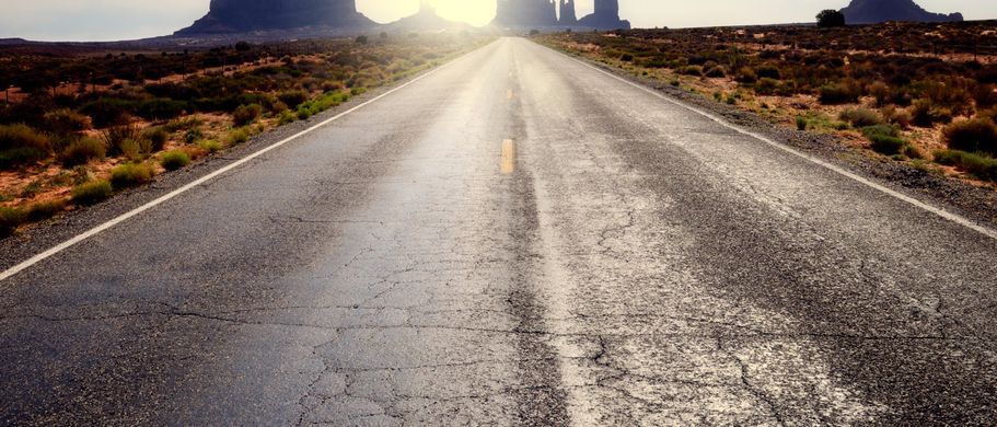 Camper USA Wohnmobil Reise Straße im Monument Valley