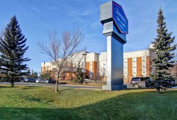 Hotel, Hampton Inn & Suites by Hilton Calgary Airport