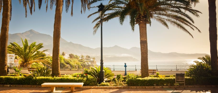 Sonnige Stimmung am Strand von Nerja