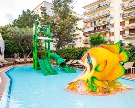 Golden Avenida Family Suites-0
