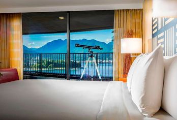 Hotel, Pinnacle Hotel Vancouver Harbourfront