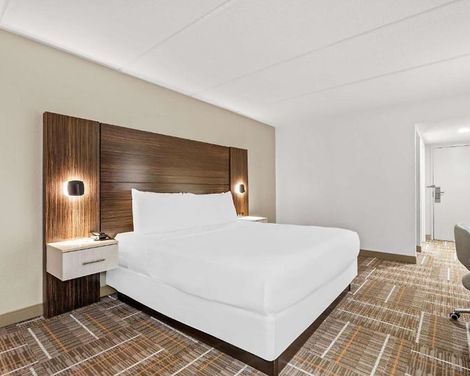 Sonesta Essential Orlando Airport-1