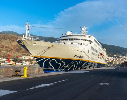 MS Hamburg im Hafen von Santa Cruz der Teneriffa