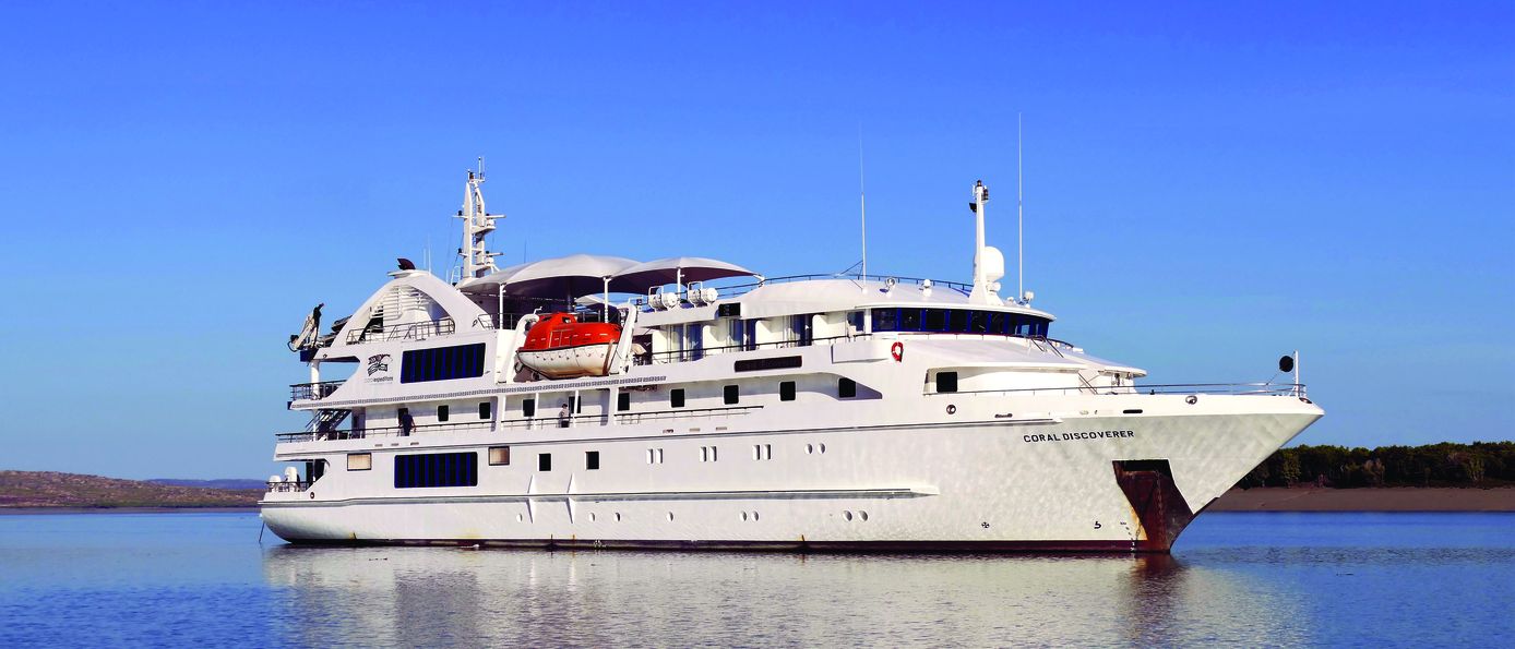 Coral Discoverer - Credit Coral Expeditions Schiff im Meer