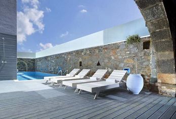 Hotel, Mistral Bay Hotel