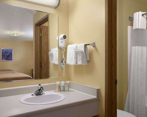 Travelodge by Wyndham Wenatchee-4