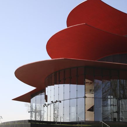 Moderne Architektur des Hans Otto Theater in Potsdam