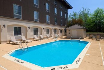 Hotel, Holiday Inn Express Philadelphia Ne Langhorne
