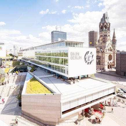 Berlin Städtereisen Urlaub Shoppingmall und Kirche