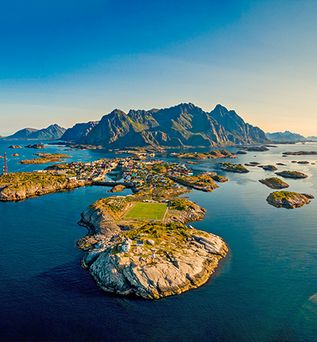 Blick aus Vogelperspektive auf die Norwegische Fjordlandschaft