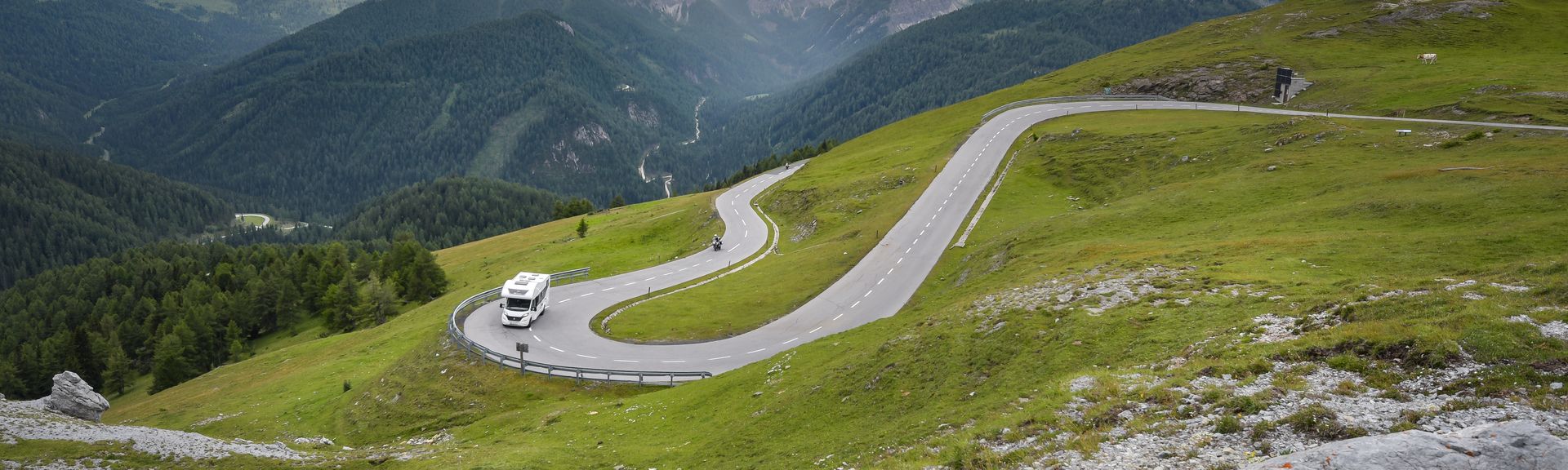 Wohnmobil auf der Nockalmstraße in Kärnten Österreich 