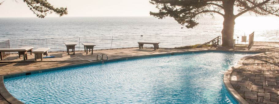 Roadtrip Highway 1 USA Urlaub Reise Esalen Hot Springs mit Blick aufs Meer