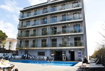 Hotel, Summer