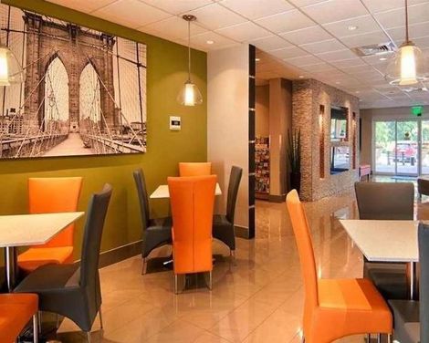 Days Inn & Suites by Wyndham Bonita Springs North Naples-4