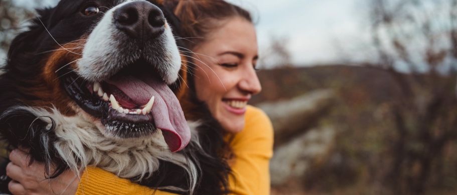 Frau mit Hund