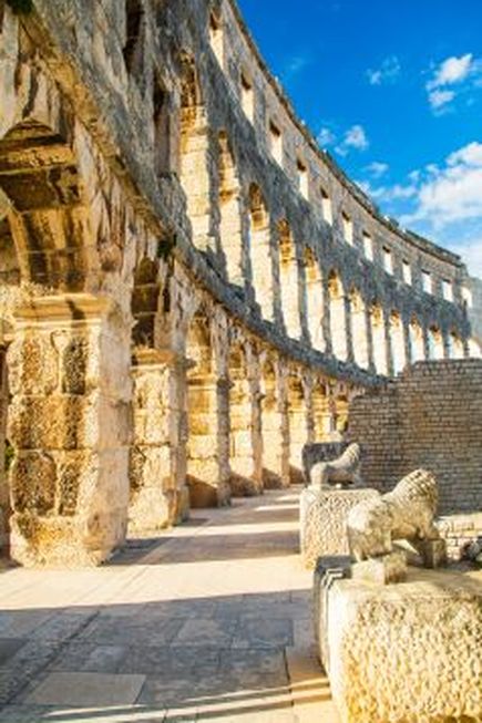 Pula Steinbögen am Amphitheater