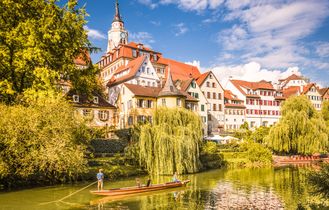 Städtereise: Heidelberg & Co. Stadtansicht Tübingen mit Fluss